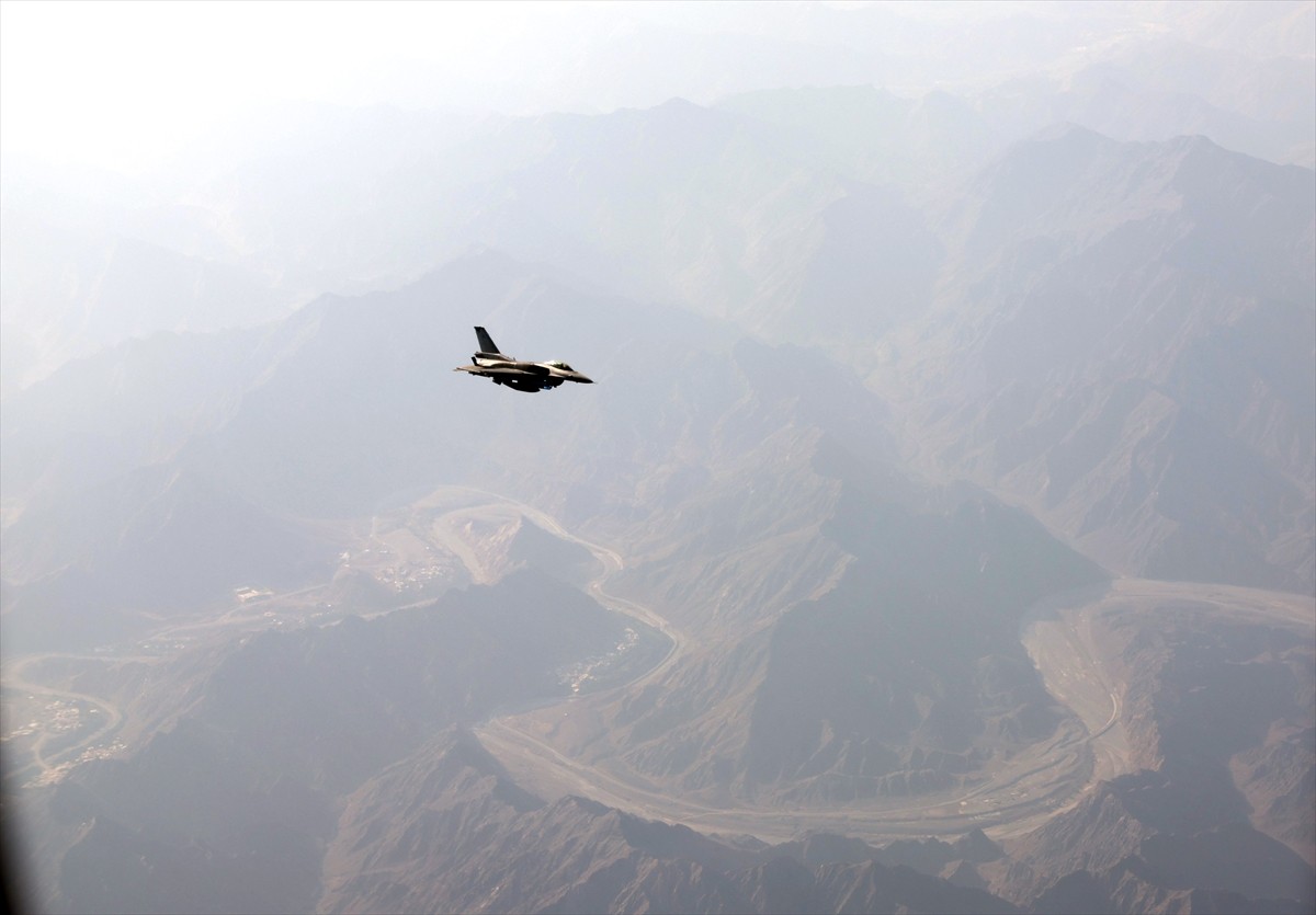 Cumhurbaşkanı Recep Tayyip Erdoğan, resmi temaslarda bulunmak üzere "TRK" uçağıyla Körfez turunun...