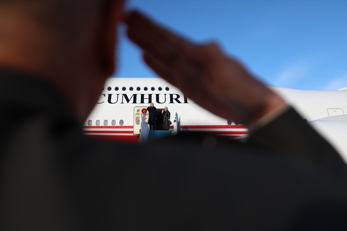 Cumhurbaşkanı Recep Tayyip Erdoğan, resmi ziyarette bulunmak üzere Kuveyt'e hareket etti....