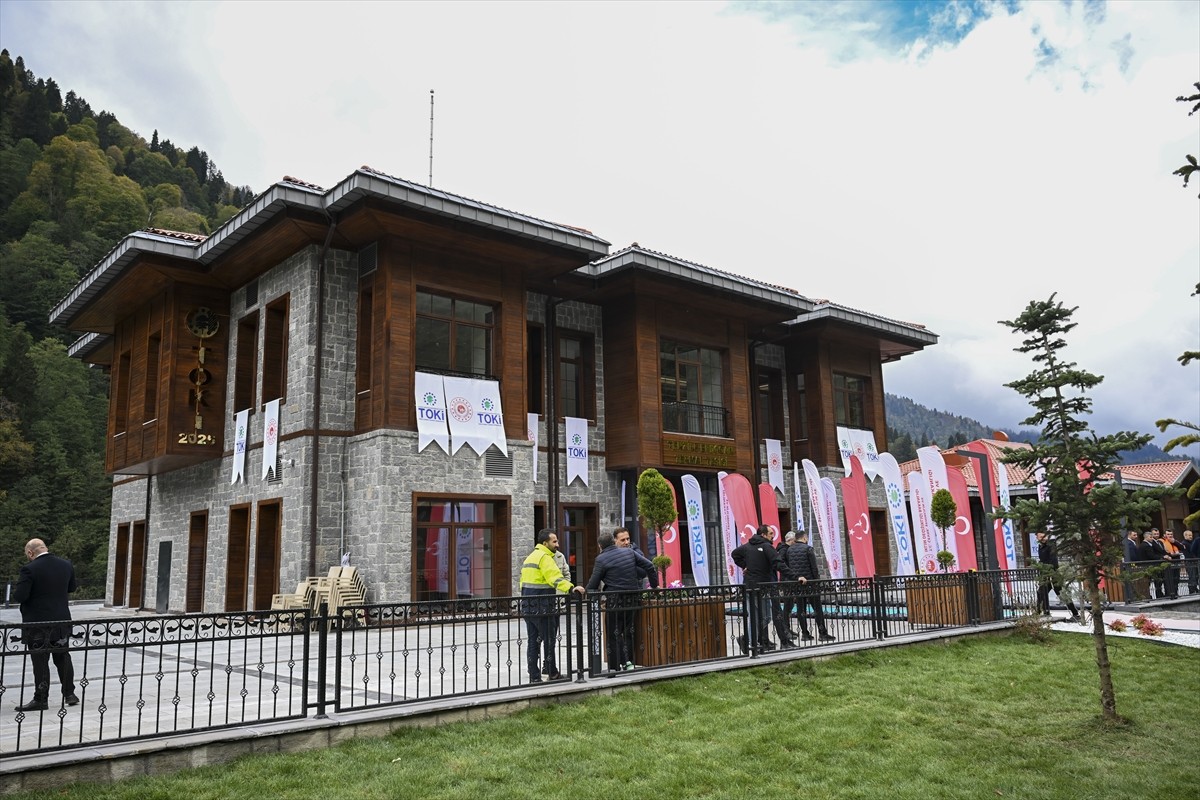 Cumhurbaşkanı Recep Tayyip Erdoğan, Rize'nin Çamlıhemşin ilçesine bağlı Ayder Yaylası'nda...