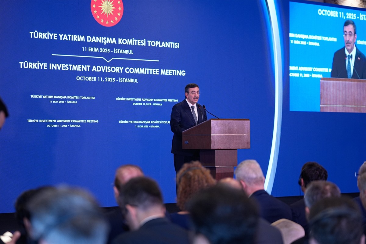 Cumhurbaşkanı Yardımcısı Cevdet Yılmaz, Cumhurbaşkanlığı Dolmabahçe Çalışma Ofisi'nde...