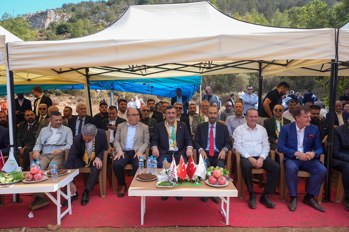Cumhurbaşkanı Yardımcısı Cevdet Yılmaz (sağ 3), KTC ziyareti kapsamında Adıyaman Dernekler...