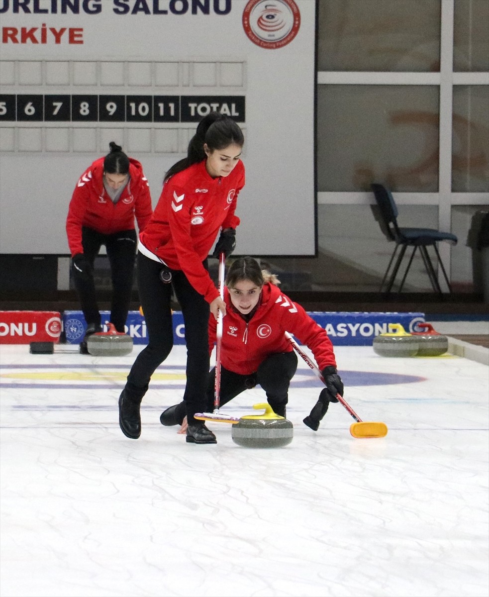 Curling Kadın Milli Takımı, Avrupa Curling Şampiyonası'nın ardından ilk kez direkt katılacakları...