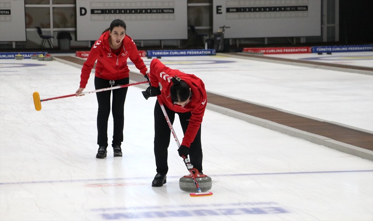 Curling Kadın Milli Takımı, Avrupa Curling Şampiyonası'nın ardından ilk kez direkt katılacakları...