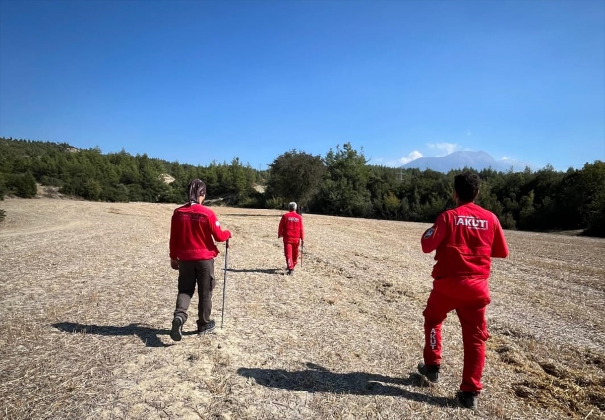 Denizli'nin Pamukkale ilçesinde yakınlarının kayıp ihbarında bulunduğu kişi için arama çalışması...