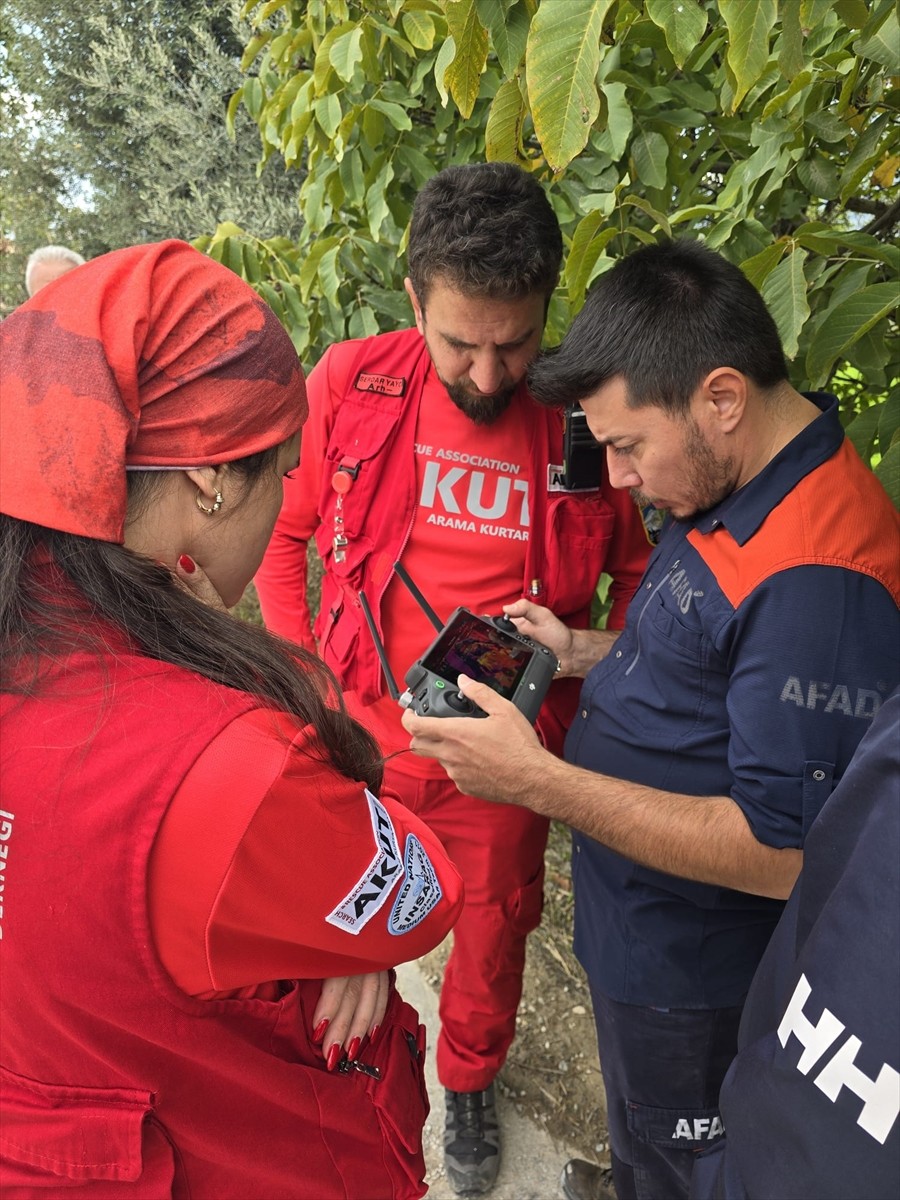 Denizli'nin Pamukkale ilçesinde yakınlarının kayıp ihbarında bulunduğu kişi için arama çalışması...