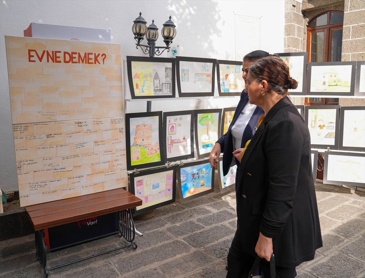 Diyarbakır'da Çocuk ve Gençlik Kapalı Ceza İnfaz Kurumu'nda kalan tutuklu ve hükümlülerin yaptığı...