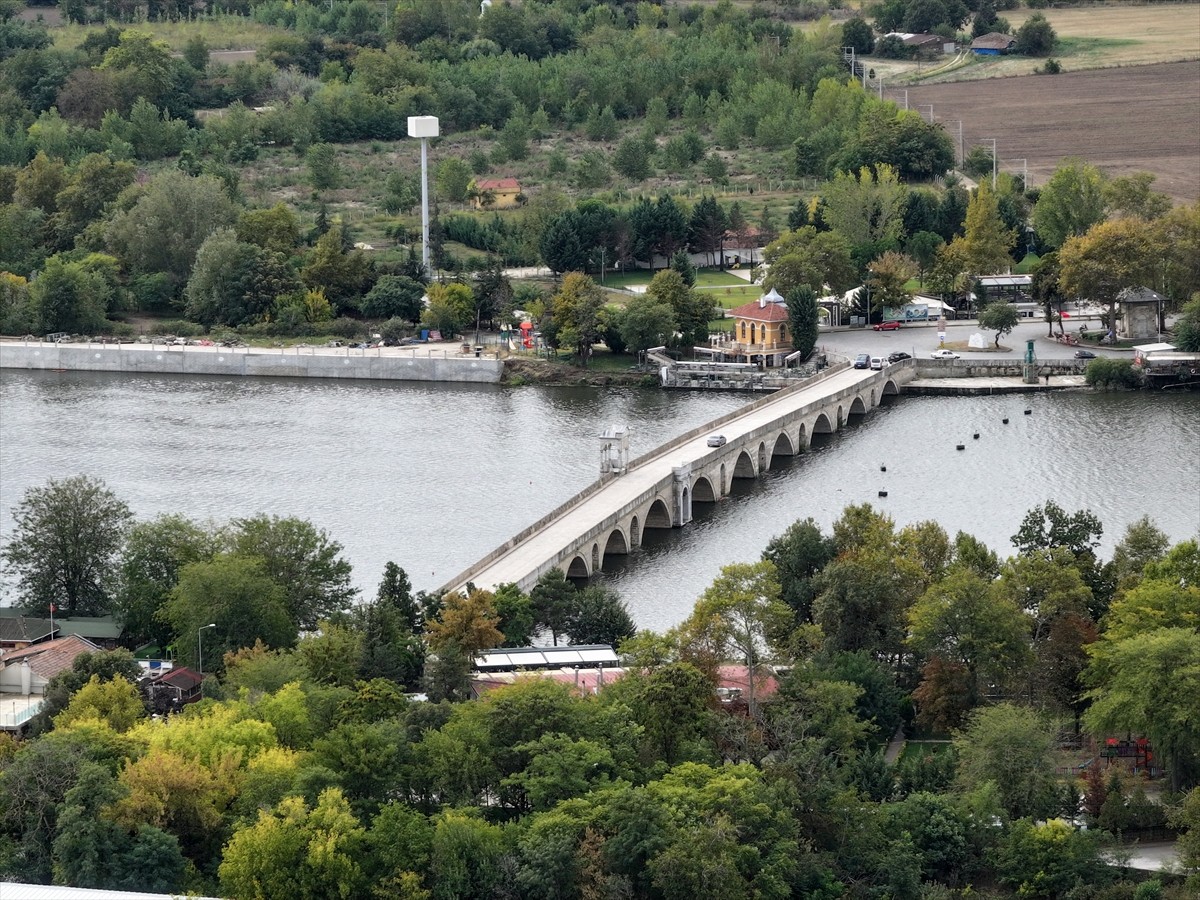 Edirne'de etkili olan yağışlar, Tunca ve Meriç nehirlerinin debisini yükseltti. Kuraklık nedeniyle...