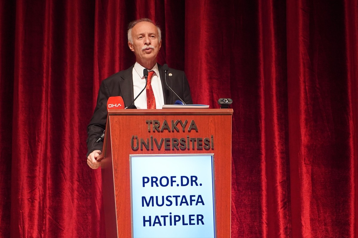 Edirne'de, Trakya Üniversitesi (TÜ) ev sahipliğinde öğrencileri bilim, sanat ve kültürle...