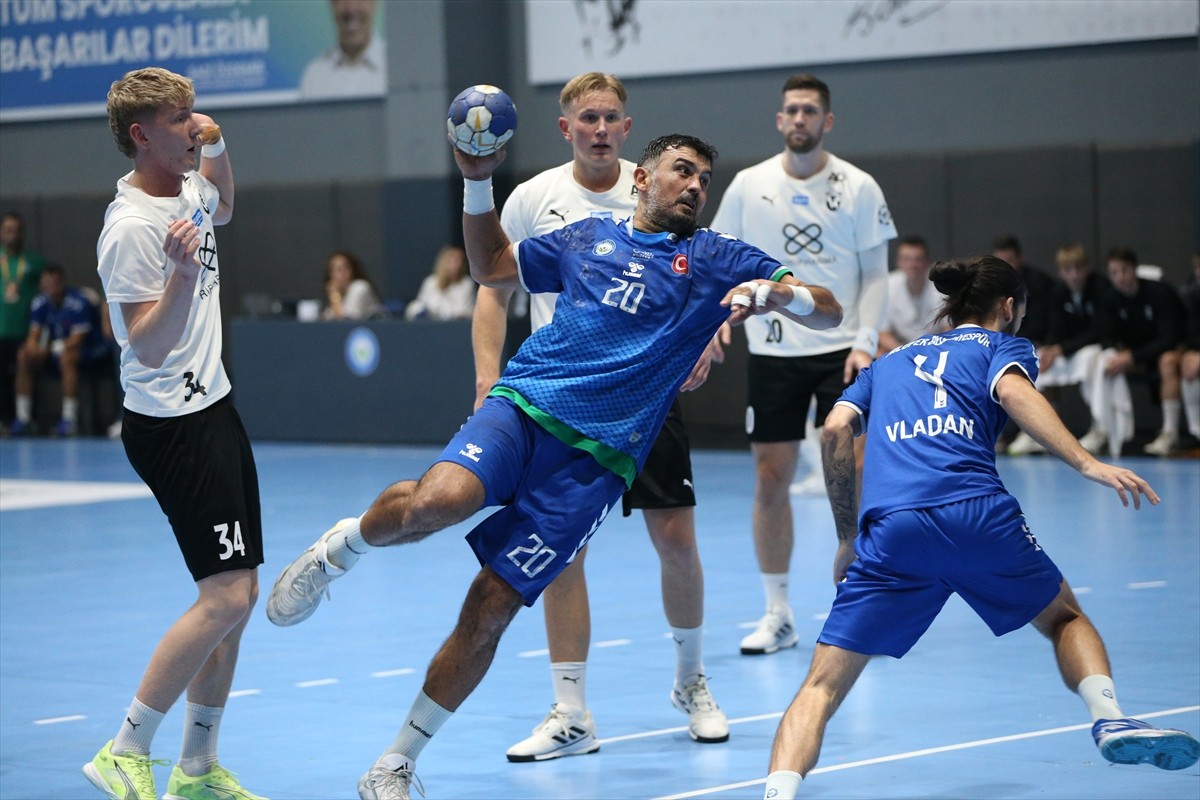 EHF Erkekler Avrupa Kupası 2. tur ilk maçında Nilüfer Belediyespor ile İzlanda'nın Hafnarfjördur...
