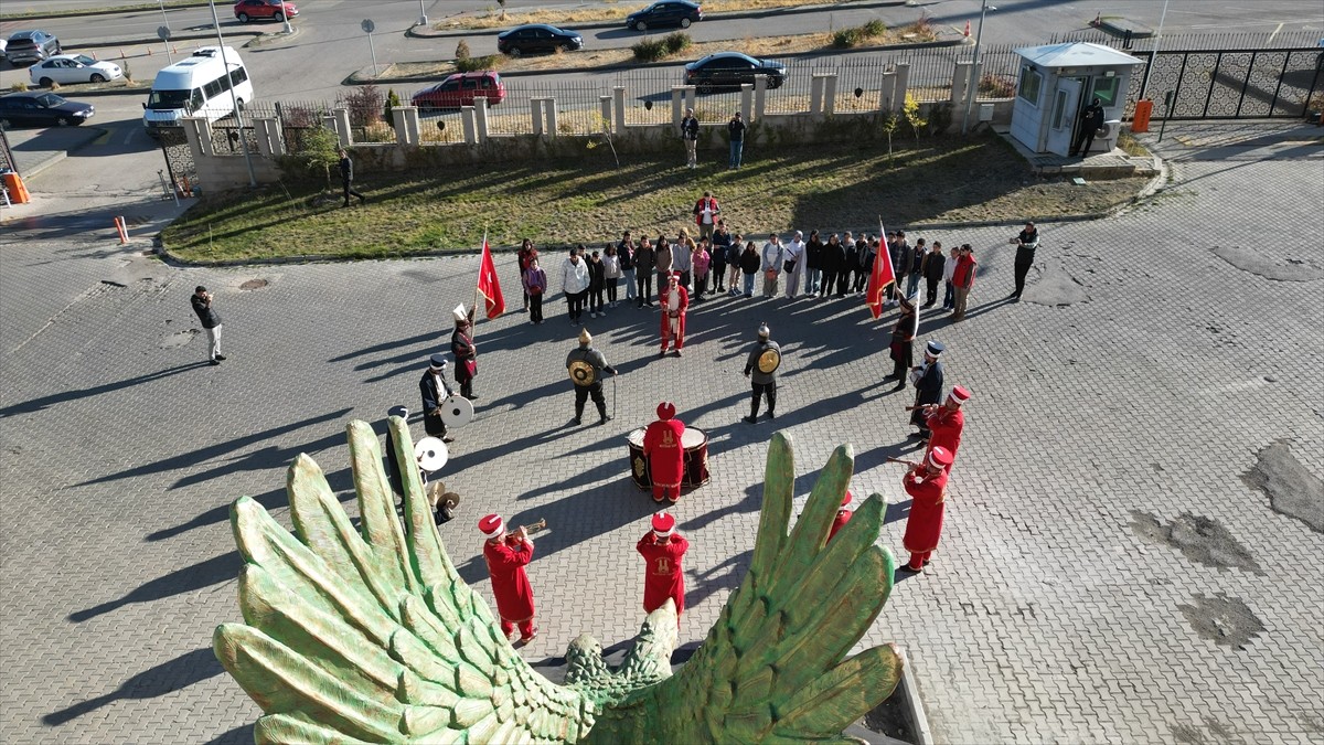 Erzurum'da, 40 şehit, gazi ve polis çocuğu, Palandöken Dağı'nda kahvaltı yaptıktan sonra Narman ve...