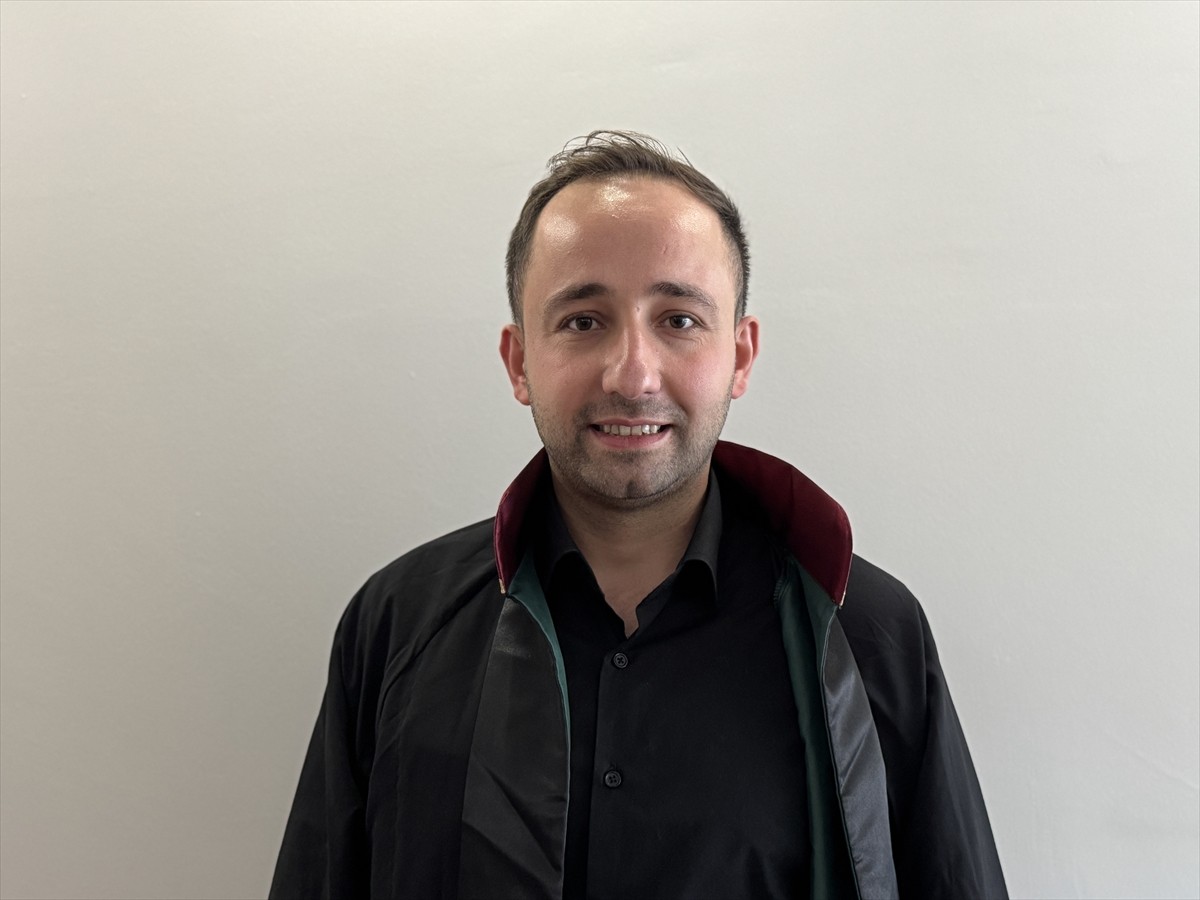 Eskişehir'de arkadaşının 1,5 yaşındaki oğlunu falçatayla yaraladığı, ardından kendi evini ateşe...