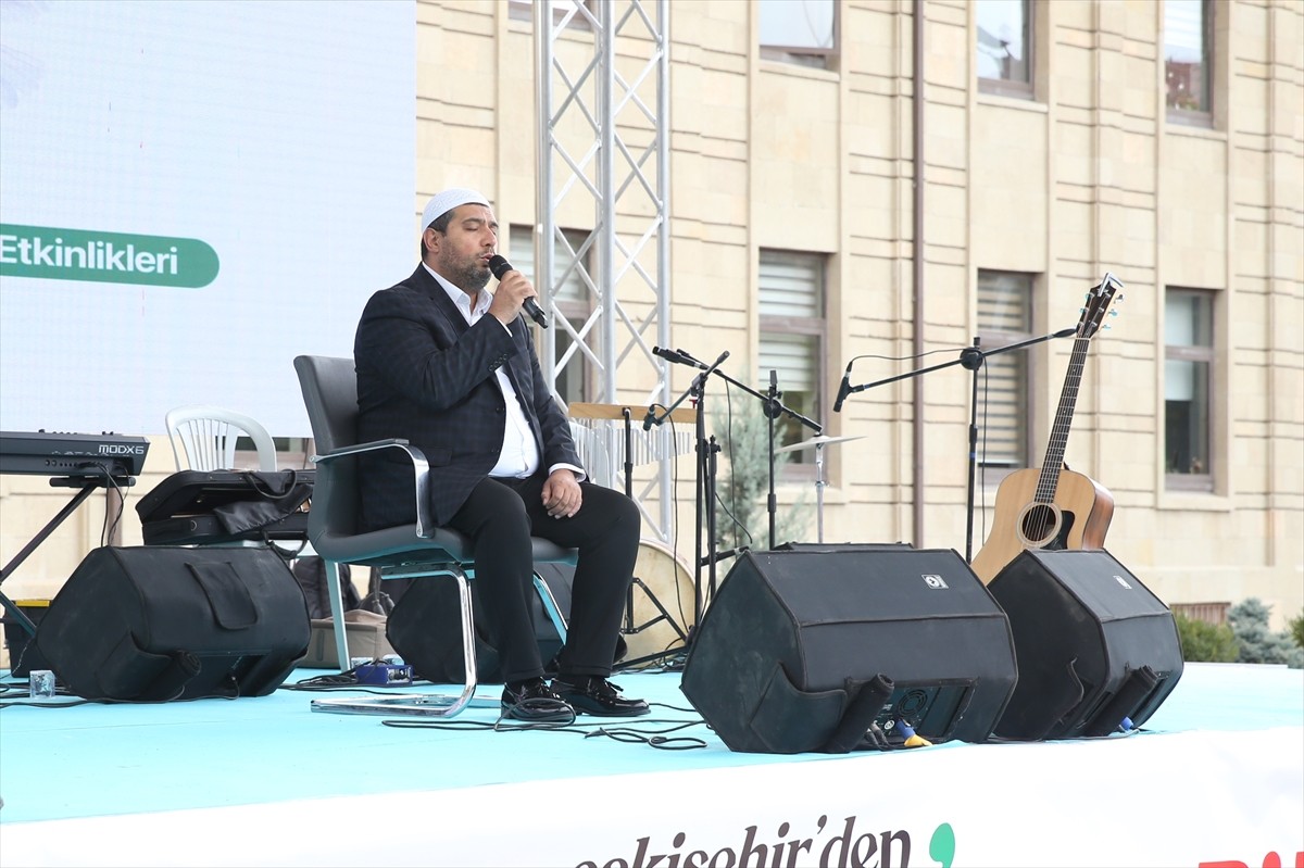 Eskişehir'de, Filisten'e Destek Platformu tarafından Gazze'de yürürlüğe giren ateşkes dolayısıyla...