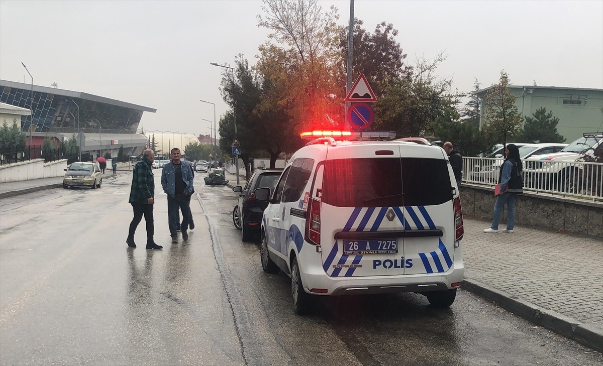 Eskişehir'in Odunpazarı ilçesinde, alacak verecek meselesi nedeniyle tartıştığı kişiyi bacağından...