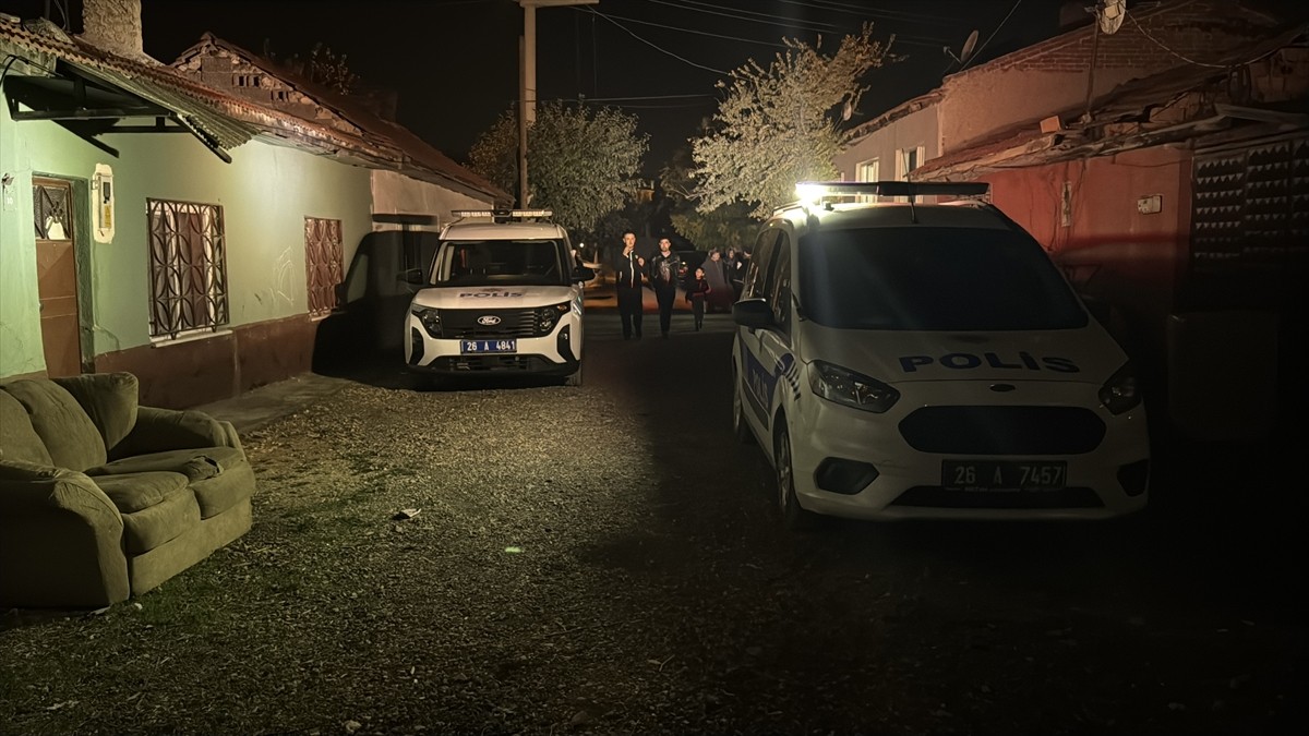 Eskişehir'in Tepebaşı ilçesinde sobadan sızan karbonmonoksit gazından zehirlenen 67 yaşındaki kişi...