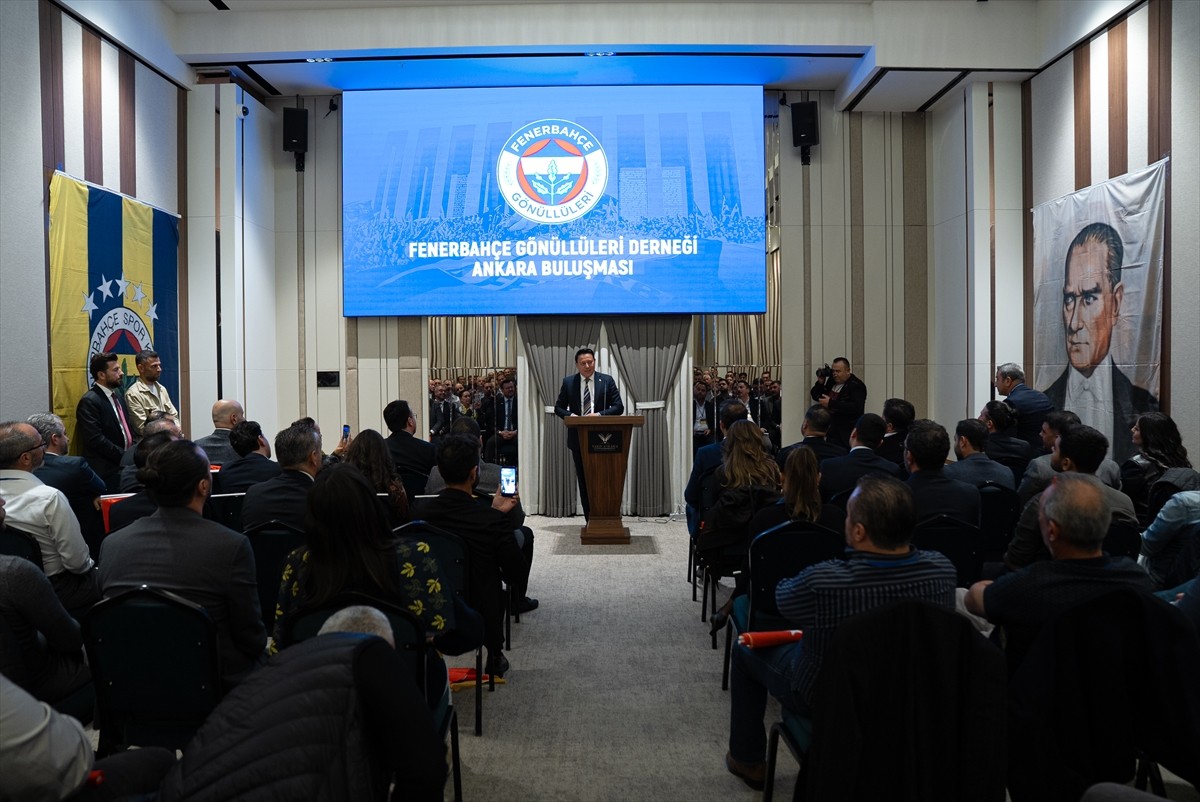 Fenerbahçe Gönüllüleri Derneğinin düzenlediği etkinlikte sarı-lacivertli renklere gönül verenler...