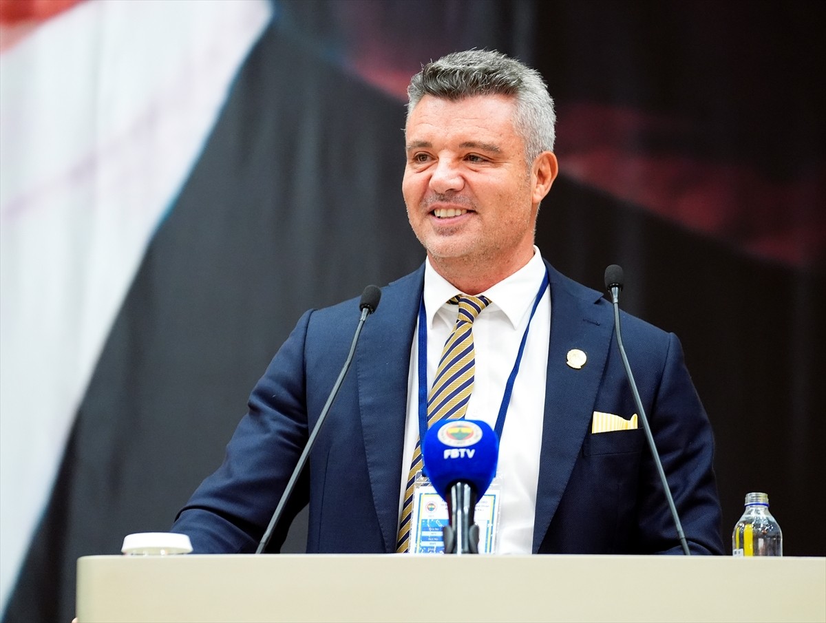 Fenerbahçe Kulübü Başkanı Sadettin Saran, Kalamış'taki Fenerbahçe Faruk Ilgaz Tesisleri'nde...