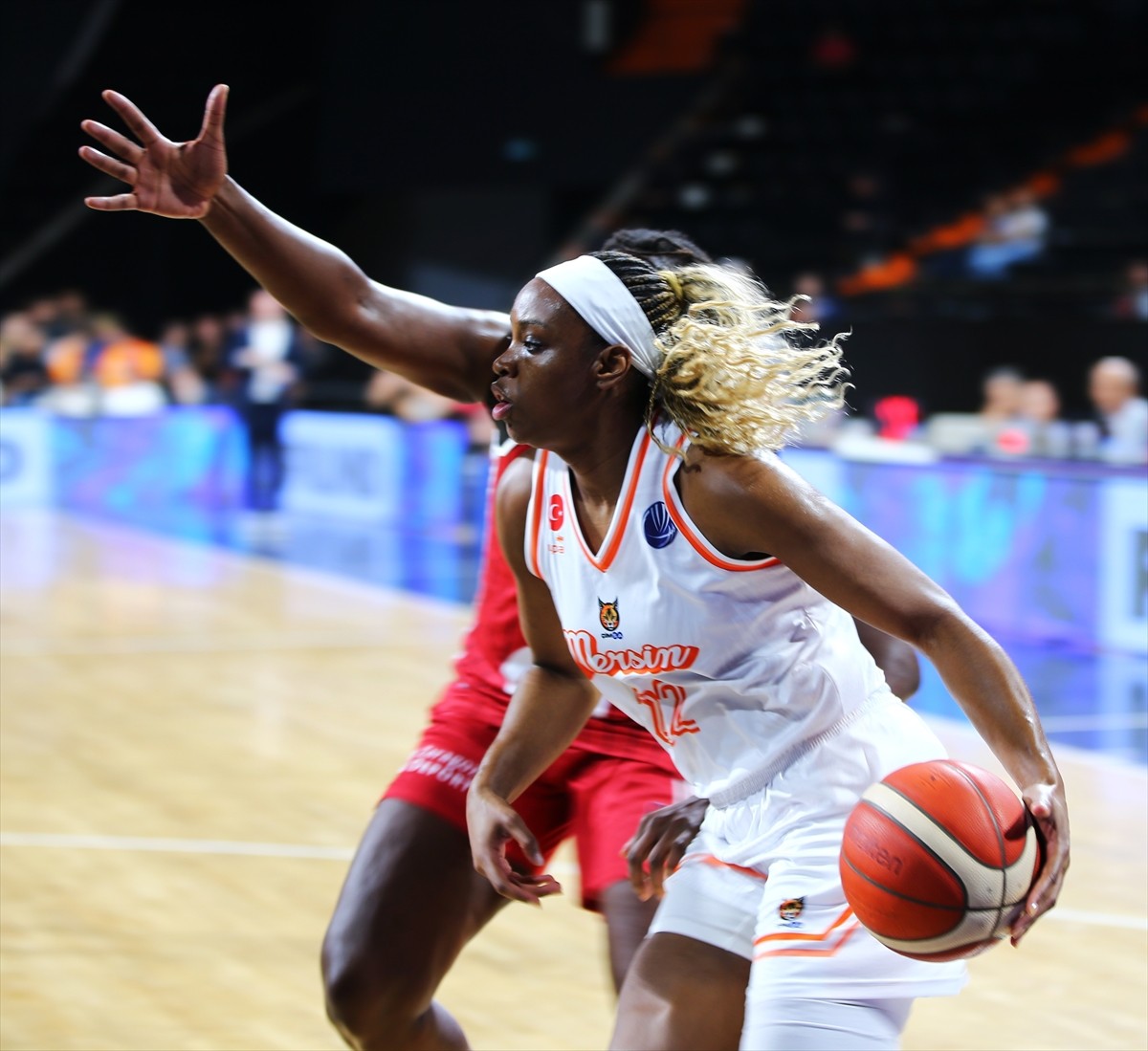 FIBA Kadınlar Avrupa Ligi D Grubu üçüncü haftasında ÇİMSA ÇBK Mersin ile İspanya ekibi Casademont...