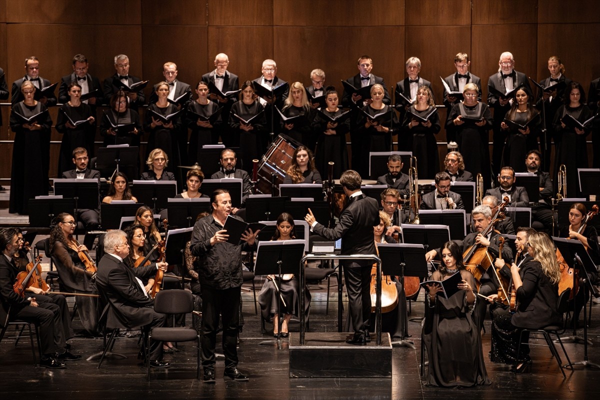 Fransız besteci Gabriel Faure'nin "Requiem" adlı eseri, Atatürk Kültür Merkezi (AKM) Türk Telekom...