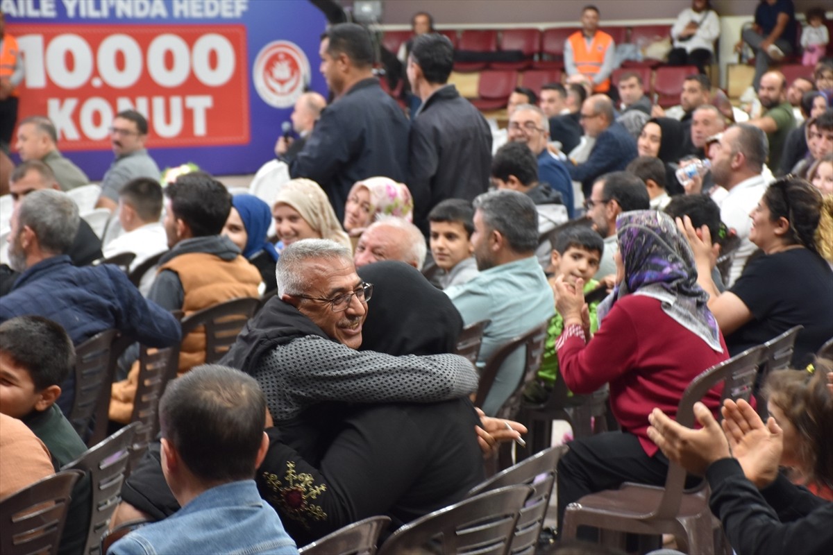 Gaziantep'te Şahinbey Belediyesince hayata geçirilen 10 bin konutluk projenin ilk etabında yer...