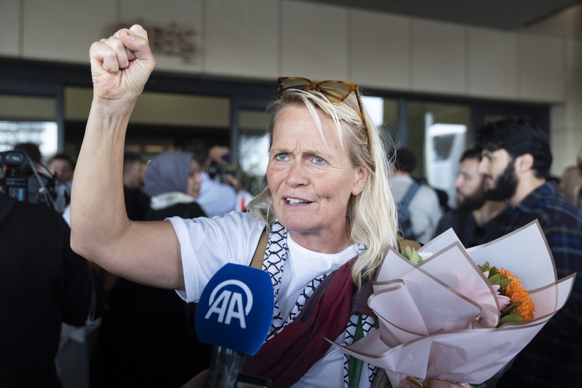 Gazze'ye insani yardım ulaştırmak amacıyla yola çıkan ve İsrail güçlerince alıkonulan Özgürlük...