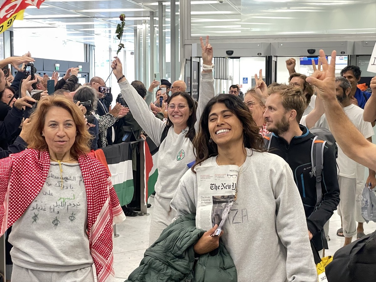 Gazze Şeridi'ne uygulanan yasa dışı ablukayı delmek ve insani yardım ulaştırmak isterken İsrail...