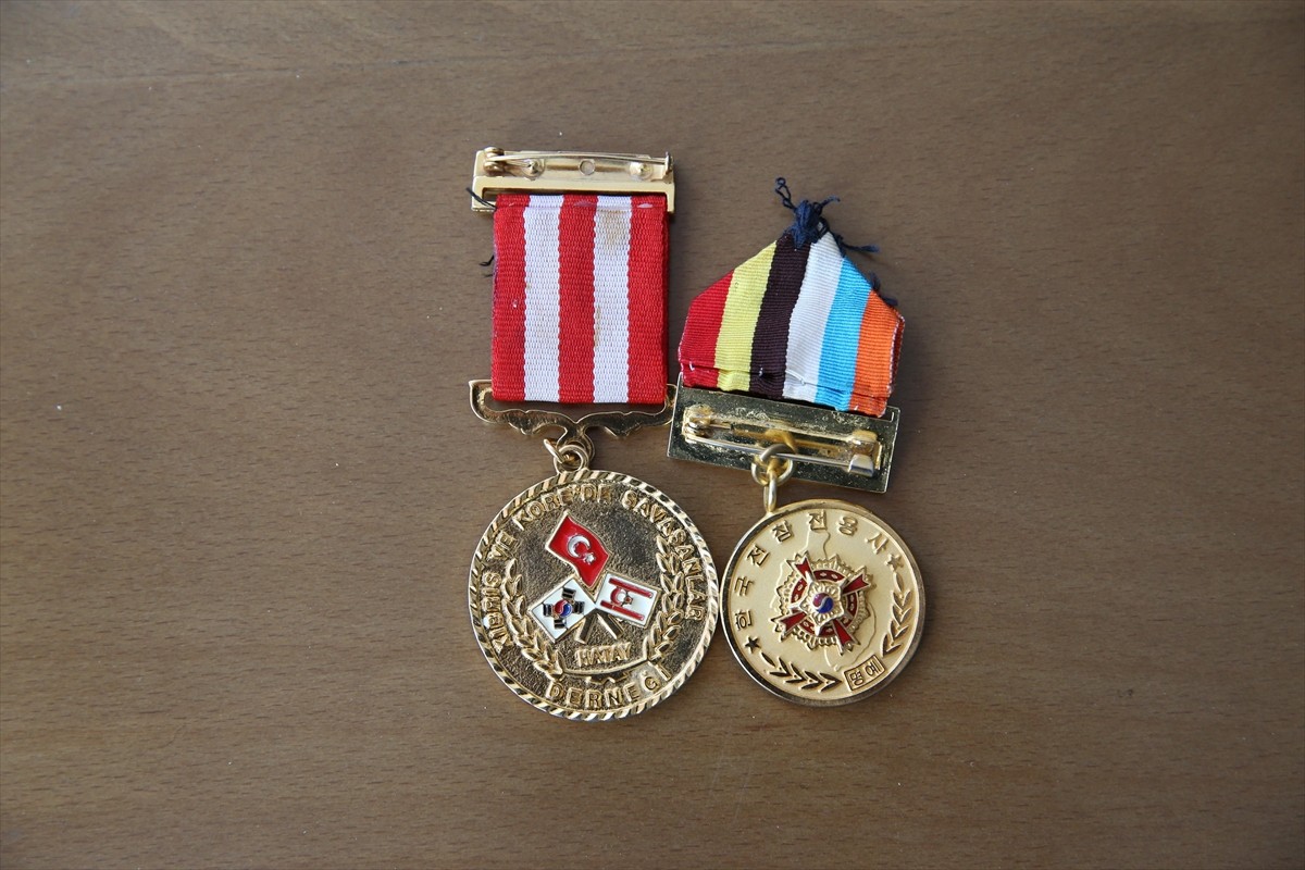 Hatay'da 105 yaşında hayatını kaybeden Kore gazisi Derviş Karakuş, yıllarca yanında taşıdığı 2...