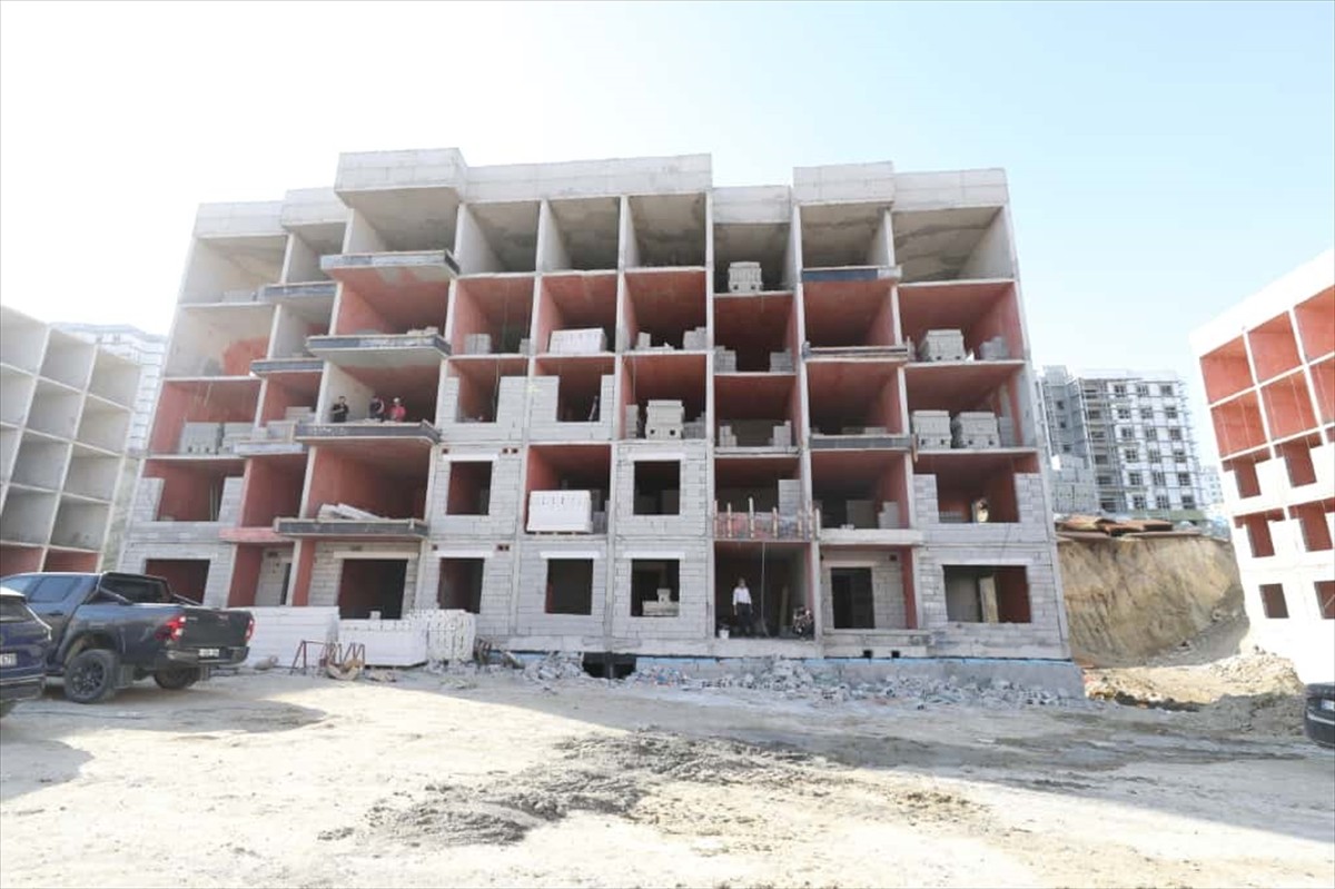Hatay'ın Antakya ilçesinde 6 Şubat 2023'teki depremlerin ardından yapımına başlanan 2 bin 30 afet...