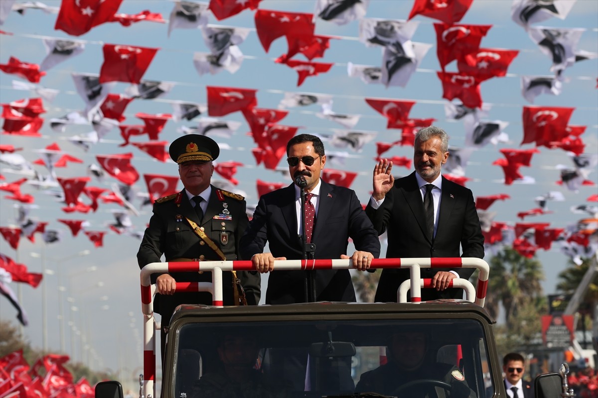 Hatay'ın merkez Antakya ilçesinde, 29 Ekim Cumhuriyet Bayramı törenle kutlandı. Törende Vali...