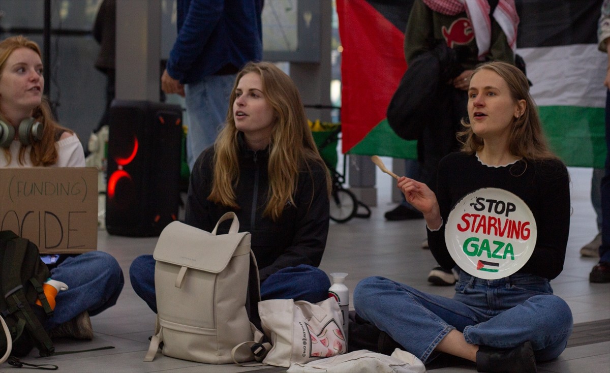 Hollanda'da Utrecht, Amsterdam ve Rotterdam başta olmak üzere farklı kentlerdeki toplam 20 tren...