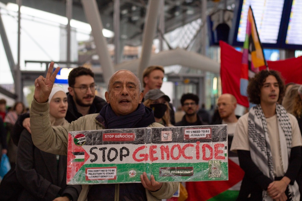 Hollanda'da Utrecht, Amsterdam ve Rotterdam başta olmak üzere farklı kentlerdeki toplam 20 tren...