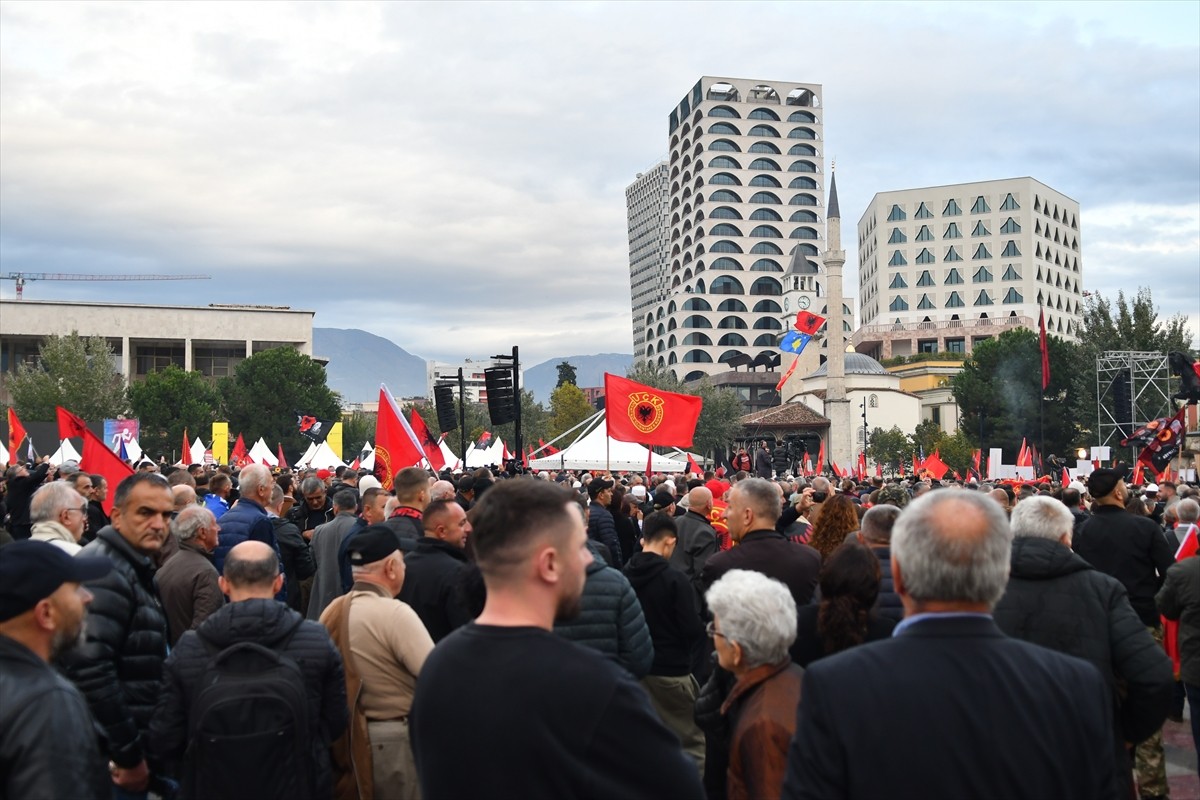 Hollanda'nın Lahey kentinde tutuklu yargılanan eski Kosova Cumhurbaşkanı Hashim Thaçi'nin de...
