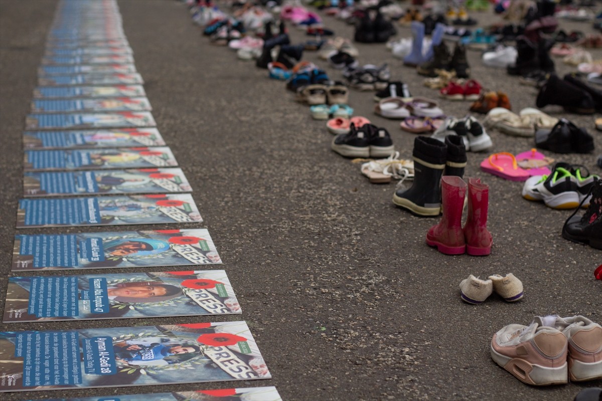 Hollanda'nın Maastricht kentinde, İsrail'in Gazze'ye yönelik saldırılarında öldürülen Filistinli...