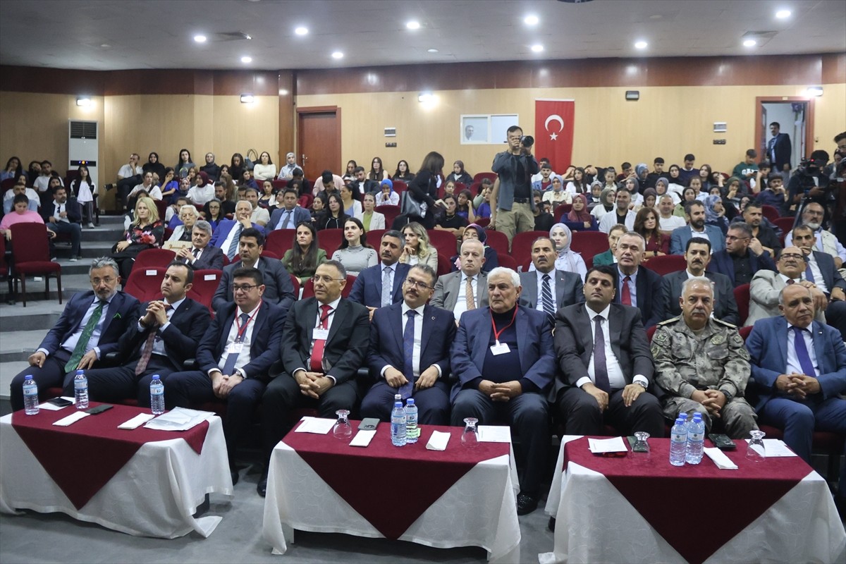 Iğdır’da, Türkiye ve Azerbaycanlı akademisyenlerin Dede Korkut'u ele aldığı "Uluslararası Dede...