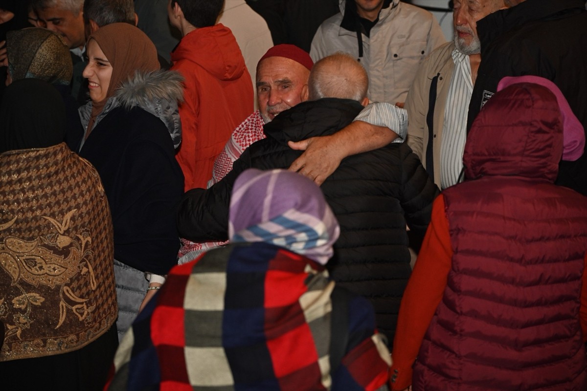 Isparta'da umre ziyareti için kutsal topraklara gidecek kafile yolcu edildi.