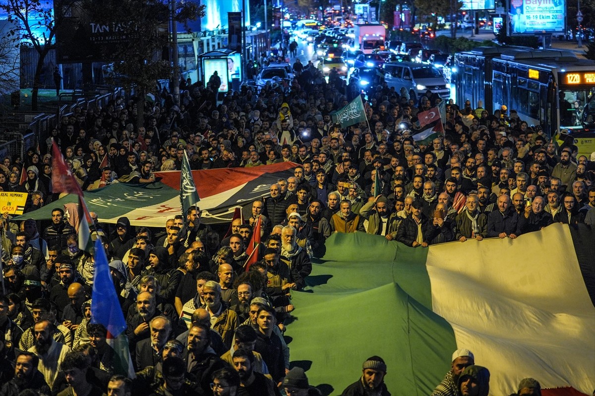 İsrail'in Özgürlük Filosu Koalisyonu'ndaki gemilere düzenlediği saldırı, ülkenin İstanbul...