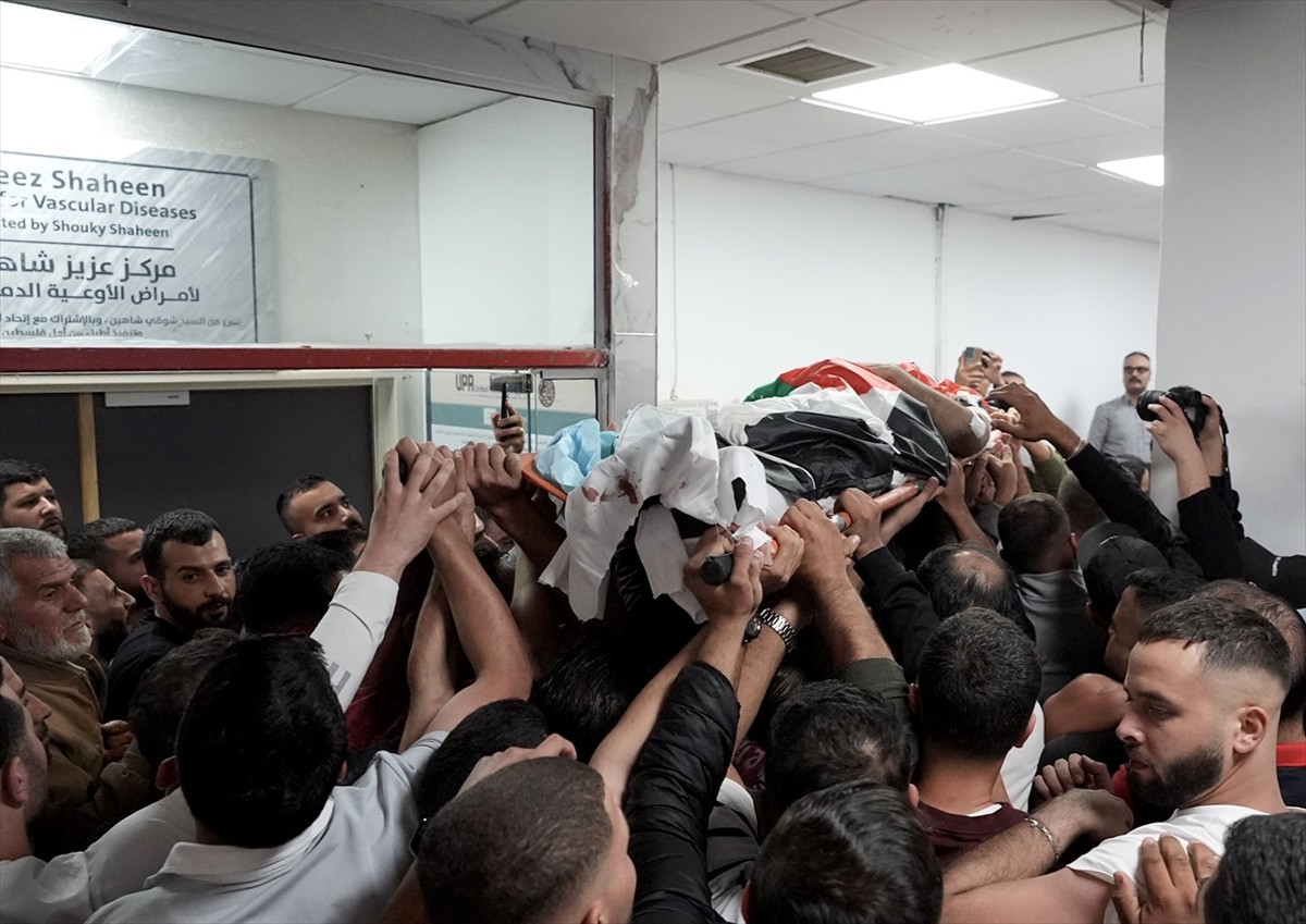 İsrail ordusu ve Filistin topraklarını gasbeden İsraillilerin, işgal altındaki Batı Batı Şeria'nın...