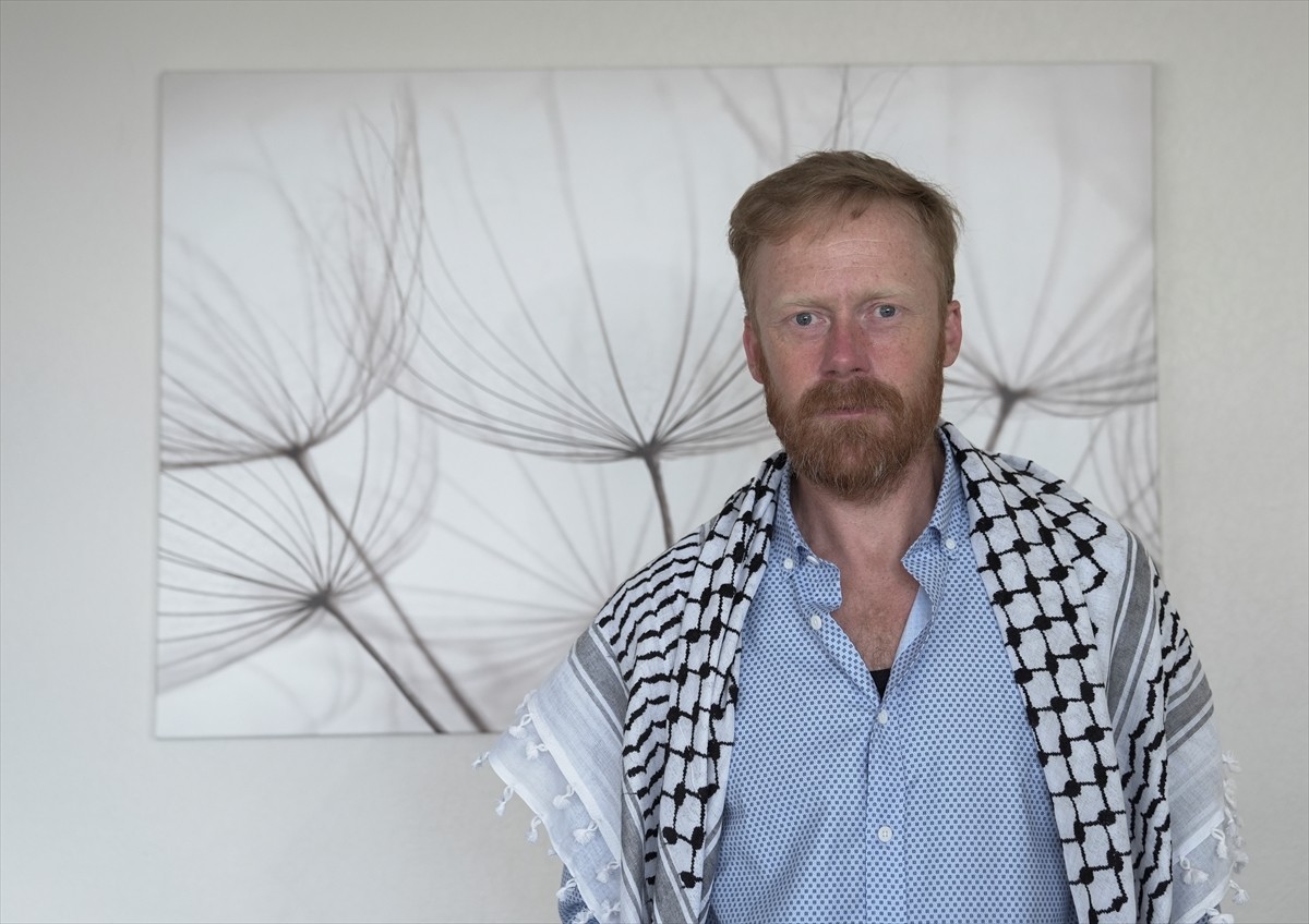 İsrail tarafından uluslararası sularda saldırıya uğrayan Küresel Sumud Filosu'nda alıkonulduktan...