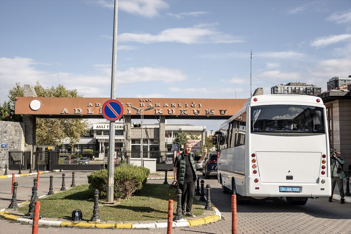 İstanbul'da düzenlenen uyuşturucu operasyonunda ifade işlemleri tamamlanan 12 ünlü isim, kan...