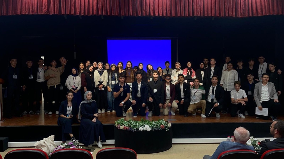 İstanbul'da Ümit Meriç Kız Anadolu İmam Hatip Lisesi tarafından "Teknoloji ve Yapay Zeka...
