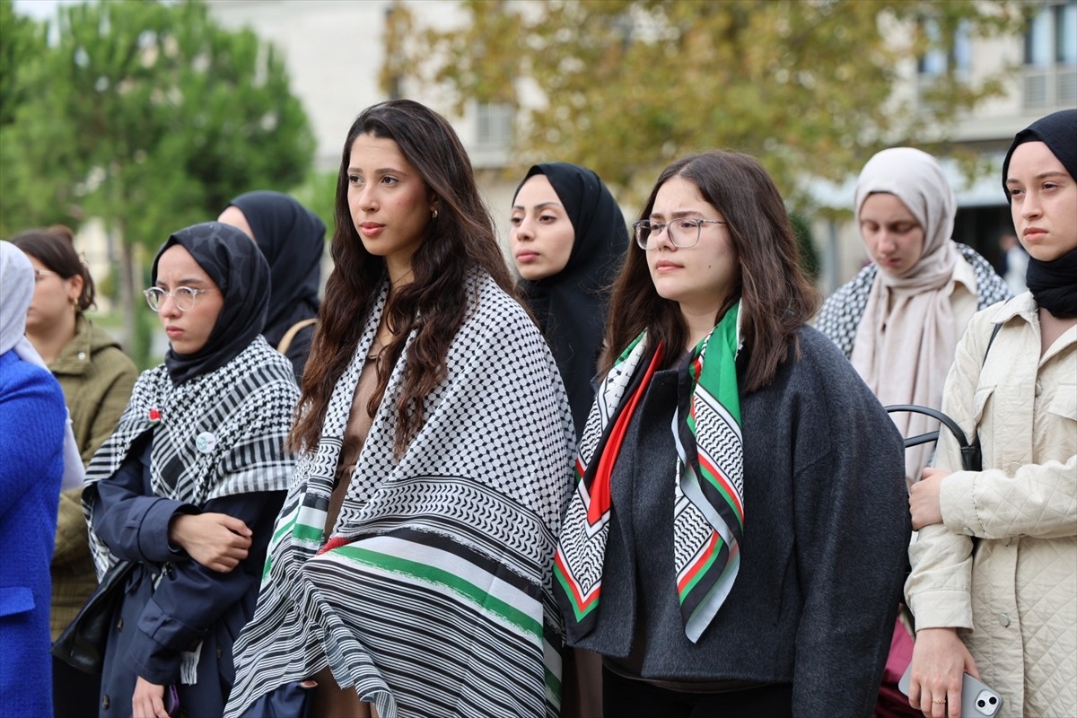 İstanbul Sabahattin Zaim Üniversitesi (İZÜ) öğrencileri, üniversitenin Halkalı'daki kampüsünde bir...