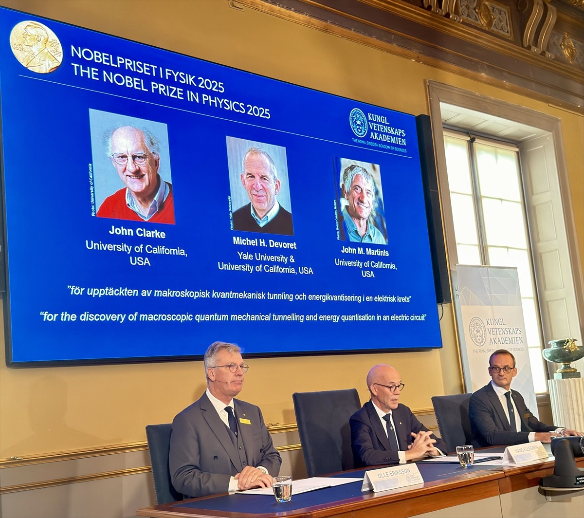 İsveç Kraliyet Bilimler Akademisi'nde düzenlenen basın toplantısında, 2025 Nobel Fizik Ödülü'nün...