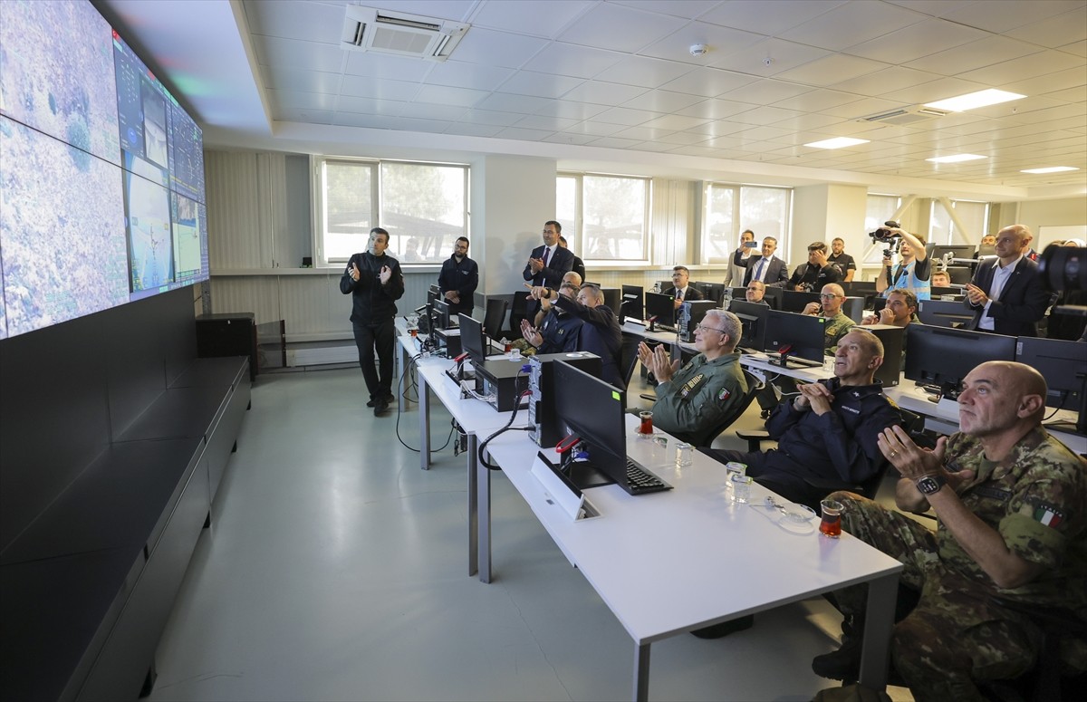 İtalya Savunma Bakanlığı heyeti, Baykar'ın Tekirdağ ve İstanbul'daki tesislerini ziyaret ederek...