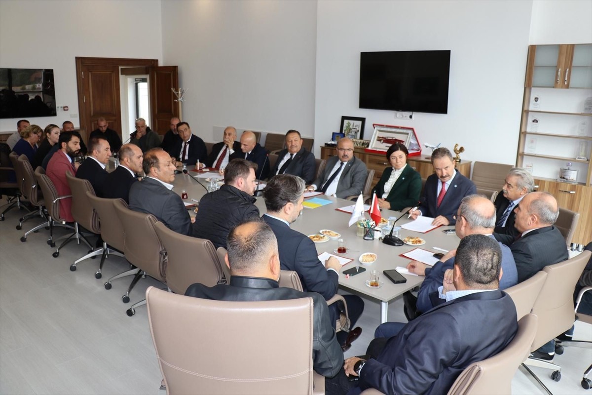 İYİ Parti heyeti, Ankara Sebze ve Meyve Komisyoncuları Derneği, Türkiye Halciler Federasyonu...