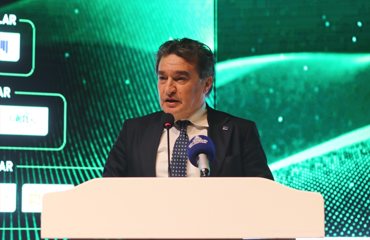 İzmir'de, Ege Mobilya Kağıt ve Orman Ürünleri İhracatçıları Birliği tarafından düzenlenen "5....