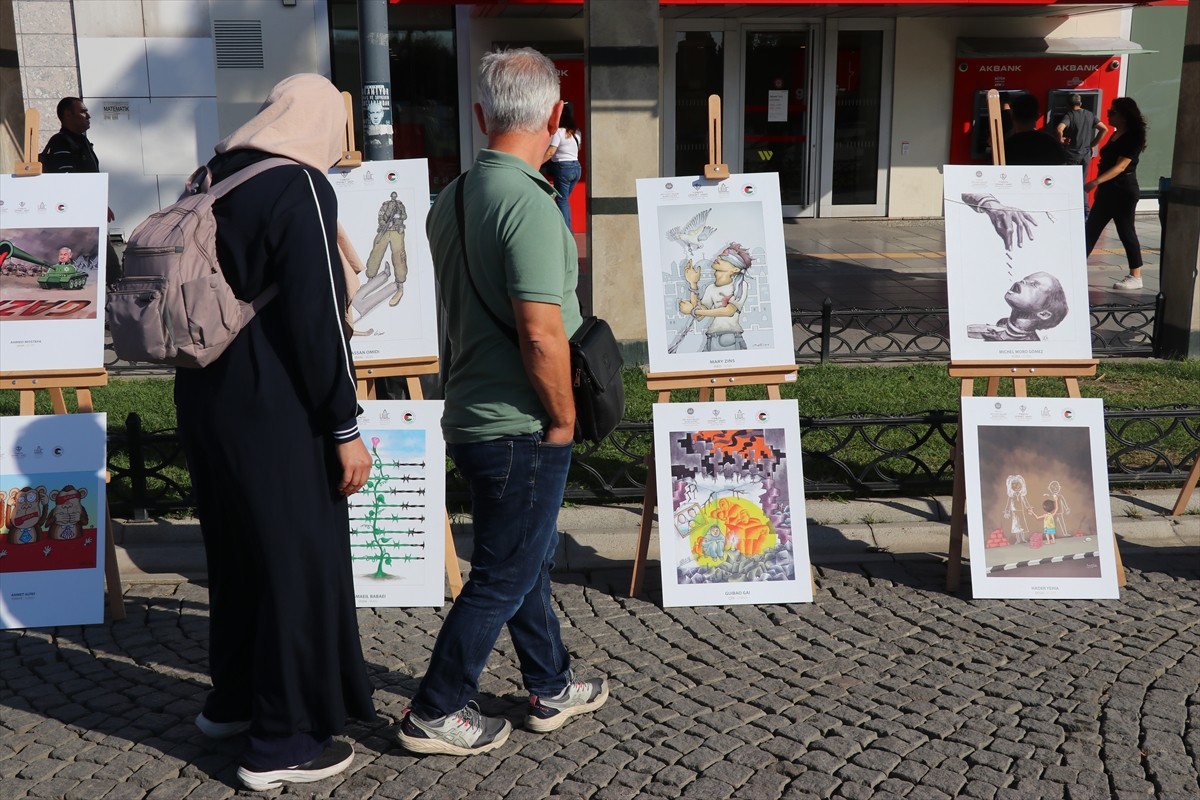 İzmir'de İsrail ablukasını kırarak insani yardım ulaştırmayı hedefleyen Küresel Sumud Filosu'na...