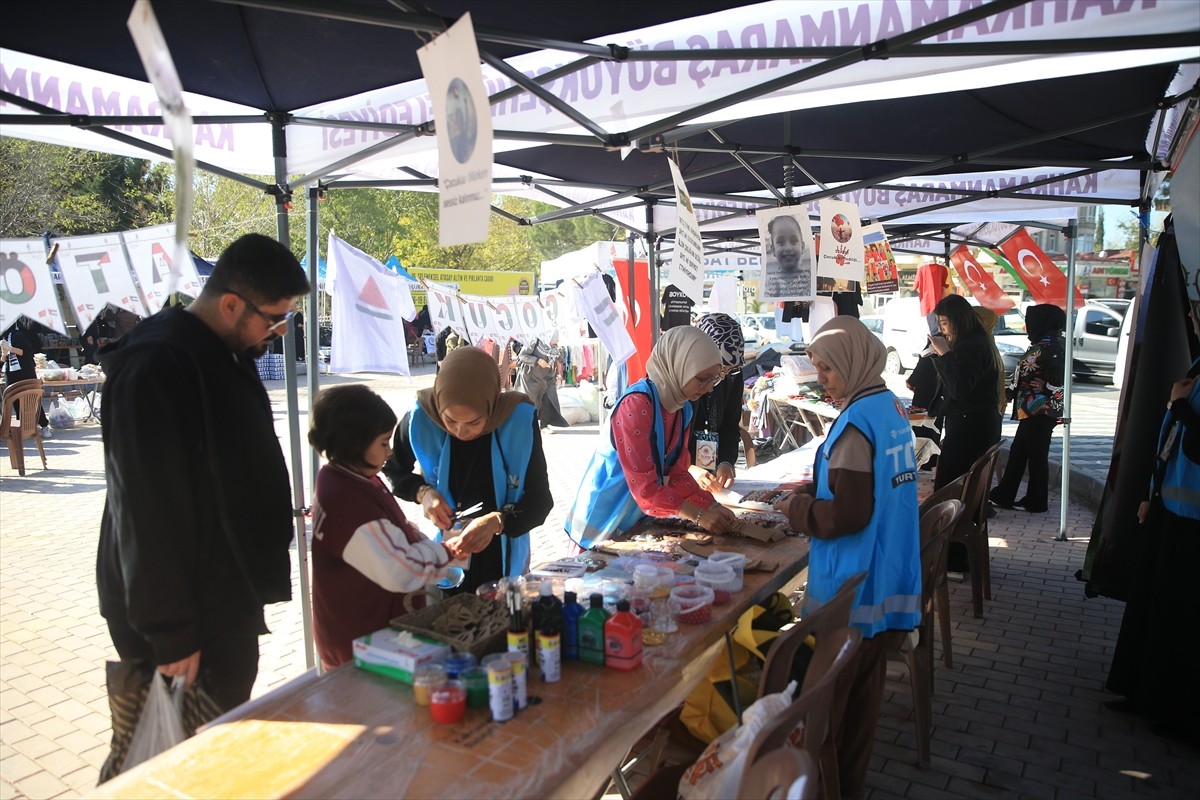 Kahramanmaraş'ta, ÖNDER İmam Hatipliler Derneği öncülüğünde "Filistin Yararına Hayır Çarşısı"...