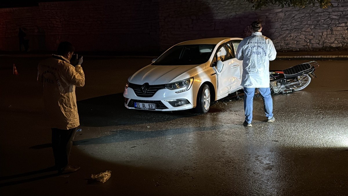 Karabük'ün Safranbolu ilçesinde otomobille çarpışan motosikletteki 1'i ağır olmak üzere 2 kişi...