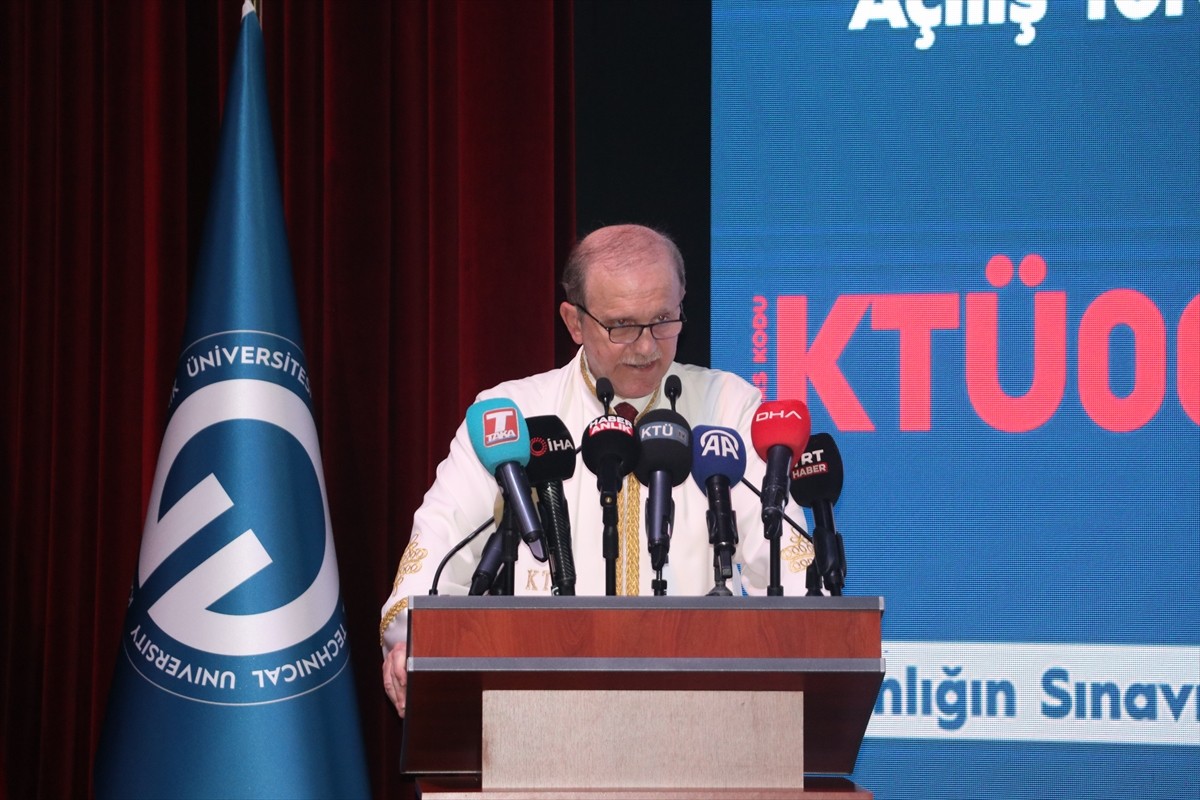 Karadeniz Teknik Üniversitesi'nin (KTÜ) 2025-2026 akademik yıl açılışı dolayısıyla KTÜ Prof. Dr....