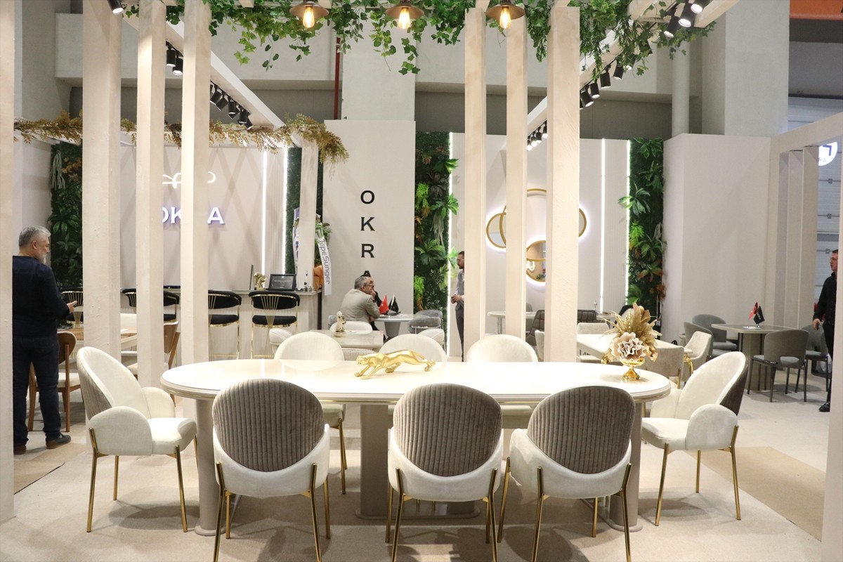 Kayseri'de Anadolu Mobilya Fuarı (ANAMOB) OSB Uluslararası Fuar Merkezi'nde başladı.