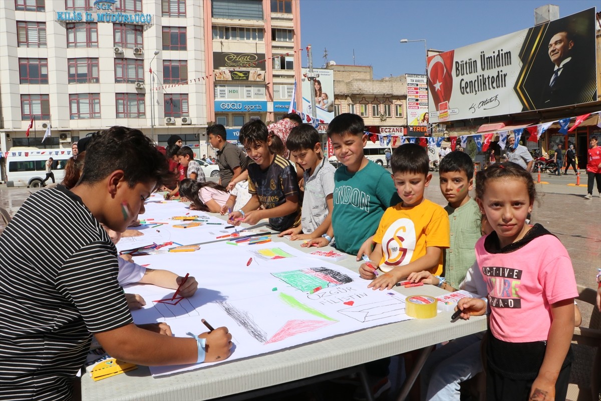Kilis'te İsrail'in Filistin'e yönelik saldırılarına tepki göstermek ve farkındalık oluşturmak...